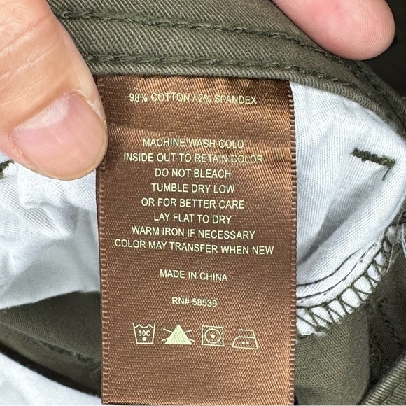 Kut From Cloth Catherine Slim Boyfriend Crop Capri Pants Army Green Size 4 EUC - Picture 9 of 12